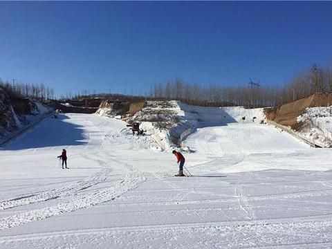 新郑龙泉滑雪场门票？滑雪场设计