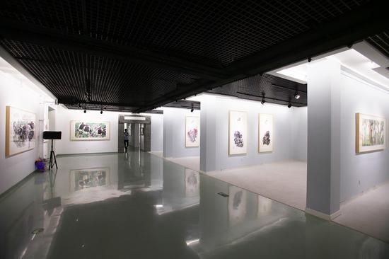 有潘来正画展吗？画作展厅设计