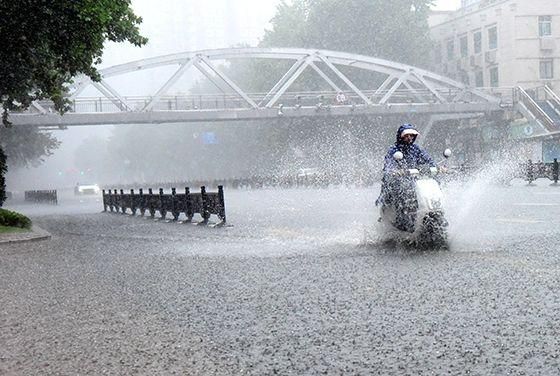 新一轮强降雨能淋吗？改进雨具的设计方案