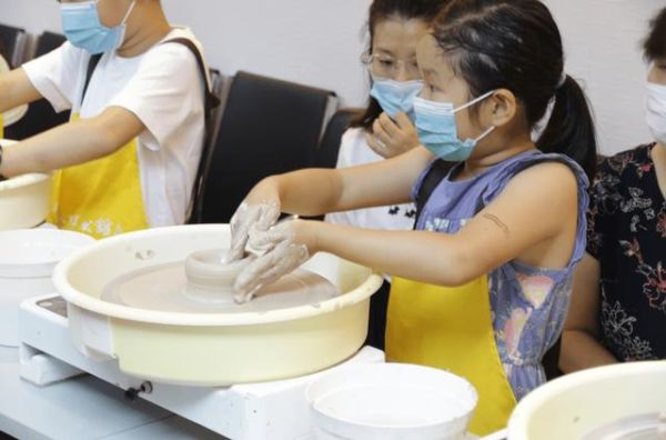 女孩子学陶艺有前途吗陶瓷在设计上的应用