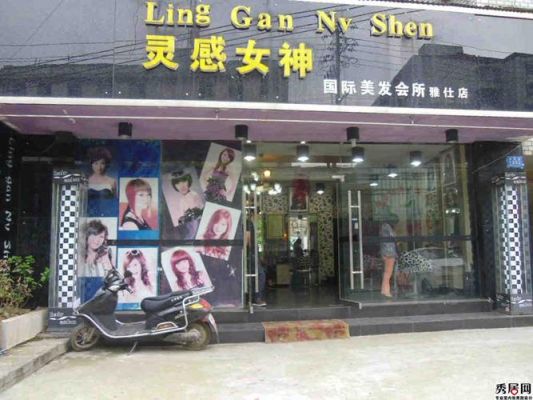 开理发店如何装修门面才能醒目？（理发店门面设计效果图）