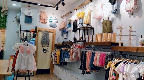 童装店怎么装修能挂更多衣服？（时尚童装店设计效果图）