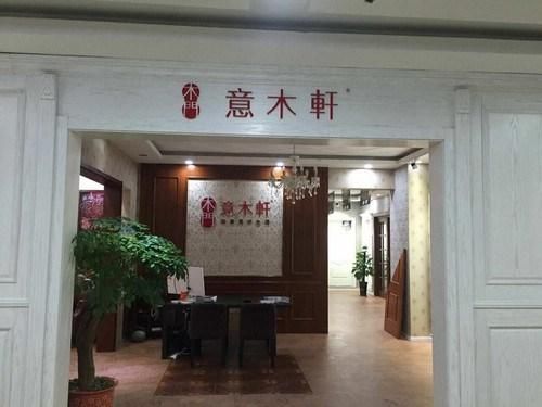 怎样经营好一家专门卖实木门的店？（实木门店面装修设计图）